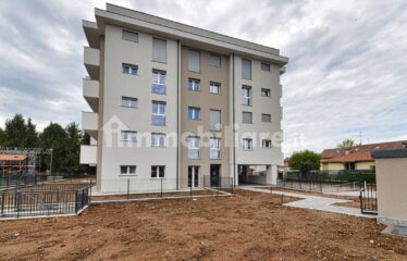 Vedano al Lambro – Ampio quadrilocale con terrazzi