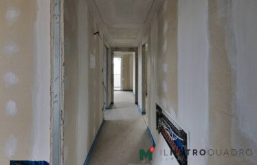 Vedano al Lambro – Ampio quadrilocale con terrazzi