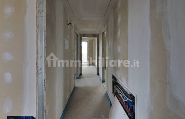 Vedano al Lambro – Ampio quadrilocale con terrazzi