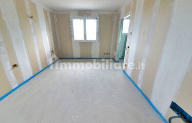 Vedano al Lambro – Ampio quadrilocale con terrazzi