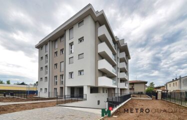Vedano al Lambro – Ampio quadrilocale con terrazzi