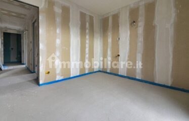 Vedano al Lambro – Ampio quadrilocale con terrazzi