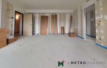 Vedano al Lambro – Ampio quadrilocale con terrazzi
