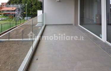 Vedano al Lambro – Ampio quadrilocale con terrazzi