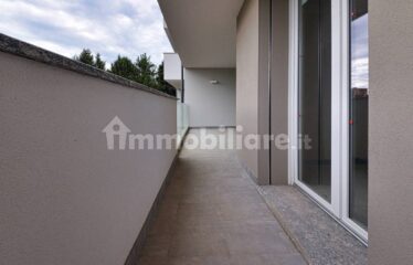 Vedano al Lambro – Ampio quadrilocale con terrazzi