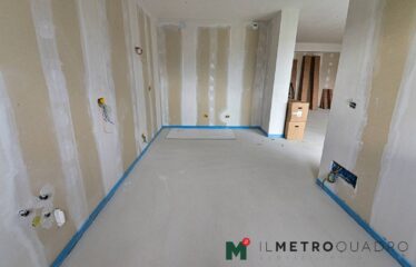 Vedano al Lambro – Ampio quadrilocale con terrazzi