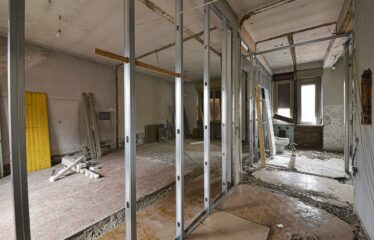 Soluzione Indipendente con Ampio Laboratorio e Area Privata