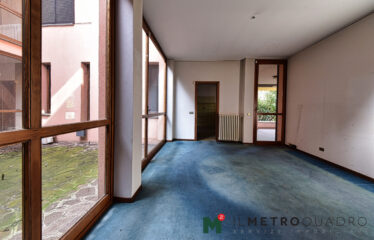 TRIUGGIO: AMPIA VILLA BIFAMILIARE CON PARCO
