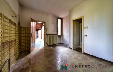 TRIUGGIO: AMPIA VILLA BIFAMILIARE CON PARCO