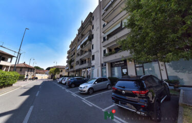 VEDANO AL LAMBRO: BILOCALE CON CANTINA E BOX