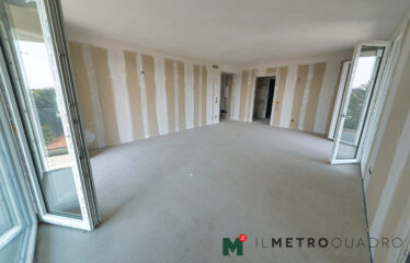 VEDANO AL LAMBRO: ATTICO CON TERRAZZI E SOLARIUM