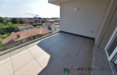 VEDANO AL LAMBRO: ATTICO CON TERRAZZI E SOLARIUM