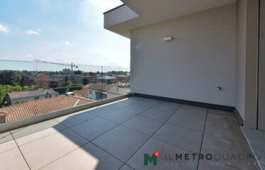 VEDANO AL LAMBRO: ATTICO CON TERRAZZI E SOLARIUM