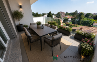 VEDANO AL LAMBRO: ATTICO CON TERRAZZI E SOLARIUM