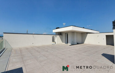 VEDANO AL LAMBRO: ATTICO CON TERRAZZI E SOLARIUM