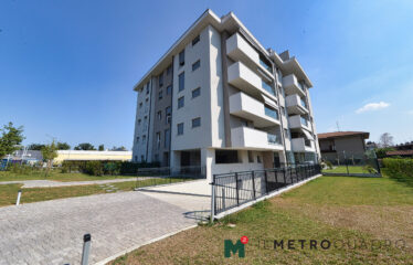 VEDANO AL LAMBRO: ATTICO CON TERRAZZI E SOLARIUM