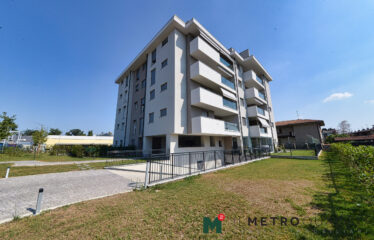 VEDANO AL LAMBRO: ATTICO CON TERRAZZI E SOLARIUM