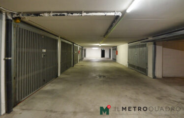 VEDANO AL LAMBRO: BOX DOPPIO ZONA CENTRALE